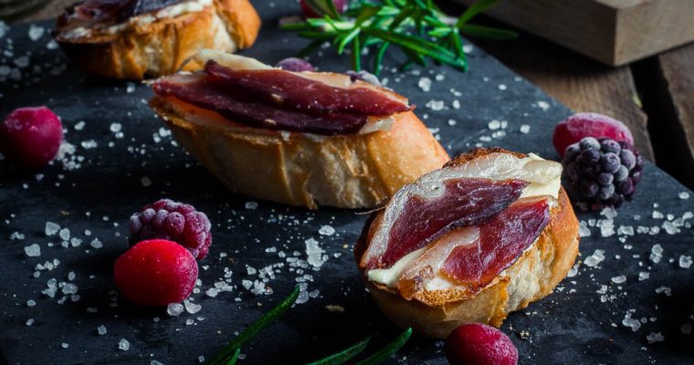 Prosciutto van gerookte eend – op smaak gebracht met bessen