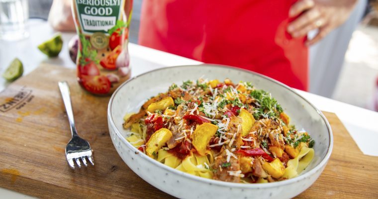 Italiaanse pasta met gerookte pecorino en gremolata