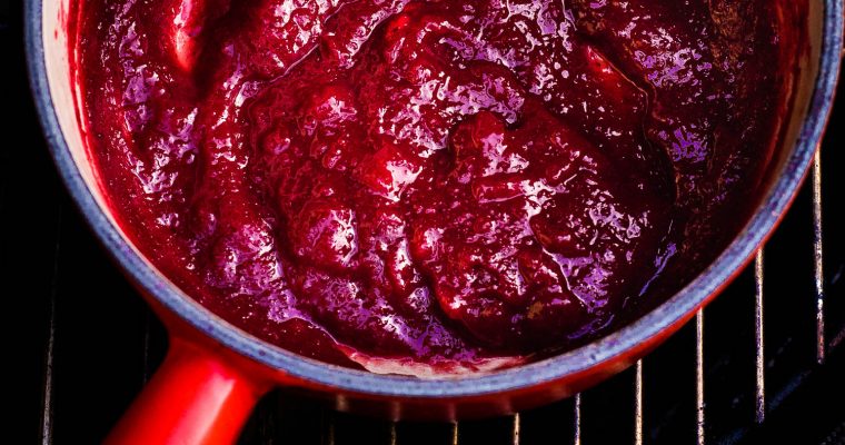 Pittige veenbessen BBQ saus + 4 verrassende BBQ sauzen