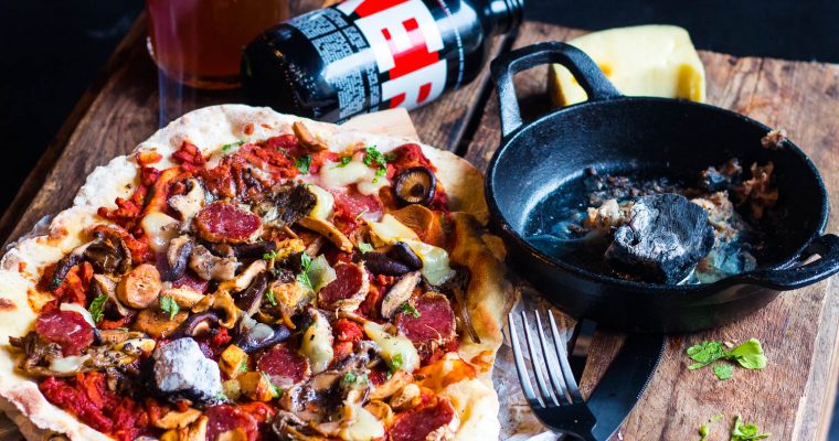 “Wild to the bone”: Beenmerg Pizza met Kerel Original